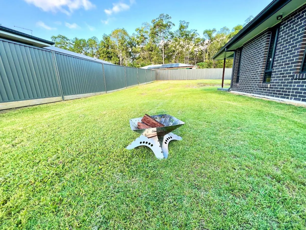 Plantation Retreat 4 Bedroom Modern Home Landsborough 0*,  Austrálie