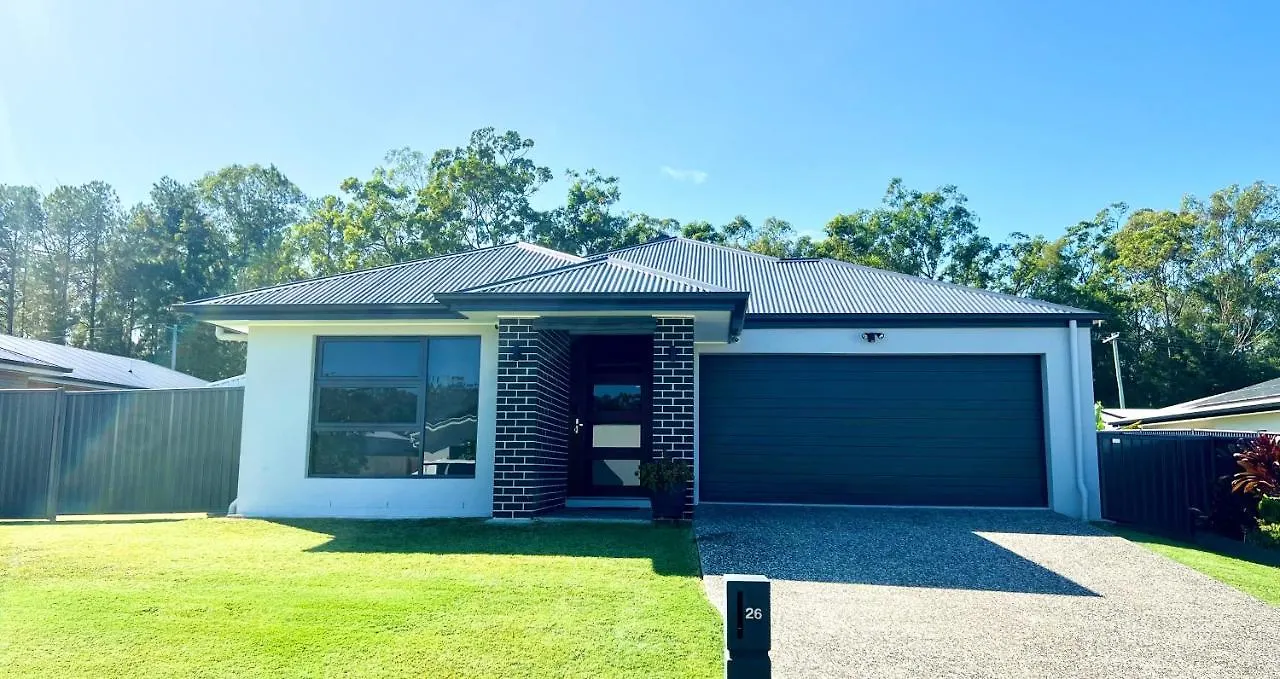 Plantation Retreat 4 Bedroom Modern Home Landsborough
