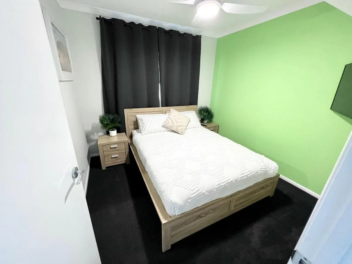 Plantation Retreat 4 Bedroom Modern Home Landsborough 0*,