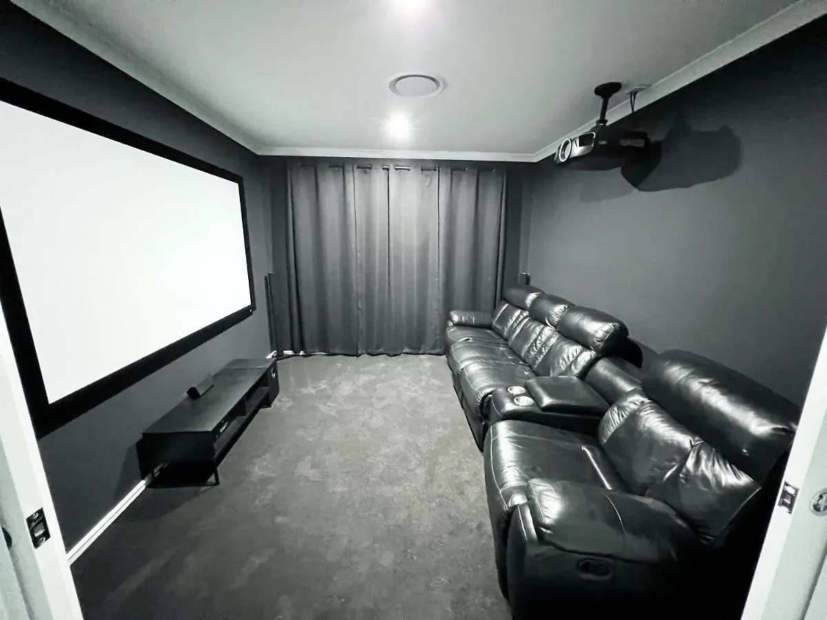 Plantation Retreat 4 Bedroom Modern Home Landsborough