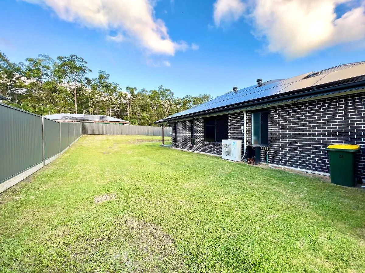 Plantation Retreat 4 Bedroom Modern Home Landsborough 0*,